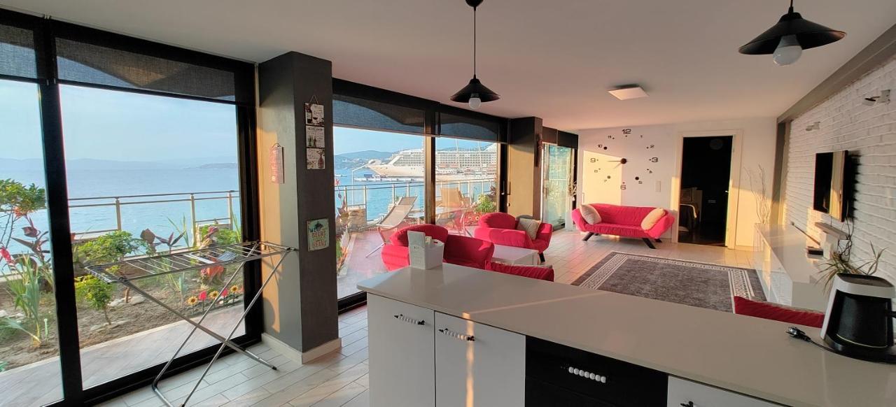 Apartment Waterfront Glass Flat
