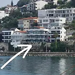 Waterfront Glass Flat